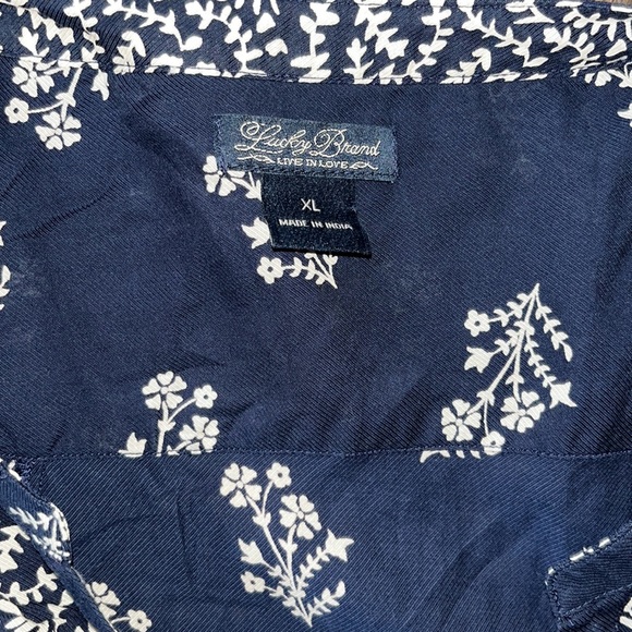 Casual light weight blouse - Picture 5 of 5